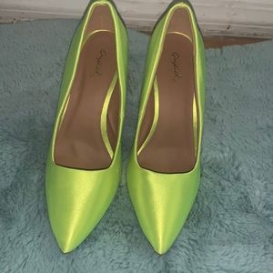 Size 8 qupid neon green heels